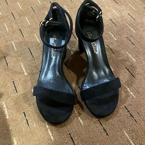 NEVER WORN—- mini block heels for young teens